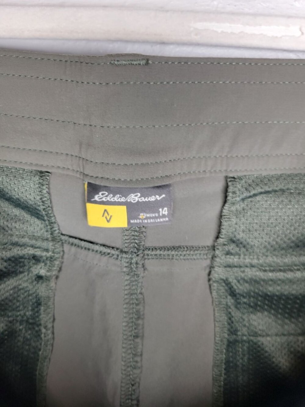 Eddie Bauer Women's Size 14 Shorts Nylon Green - Picture 3 of 4